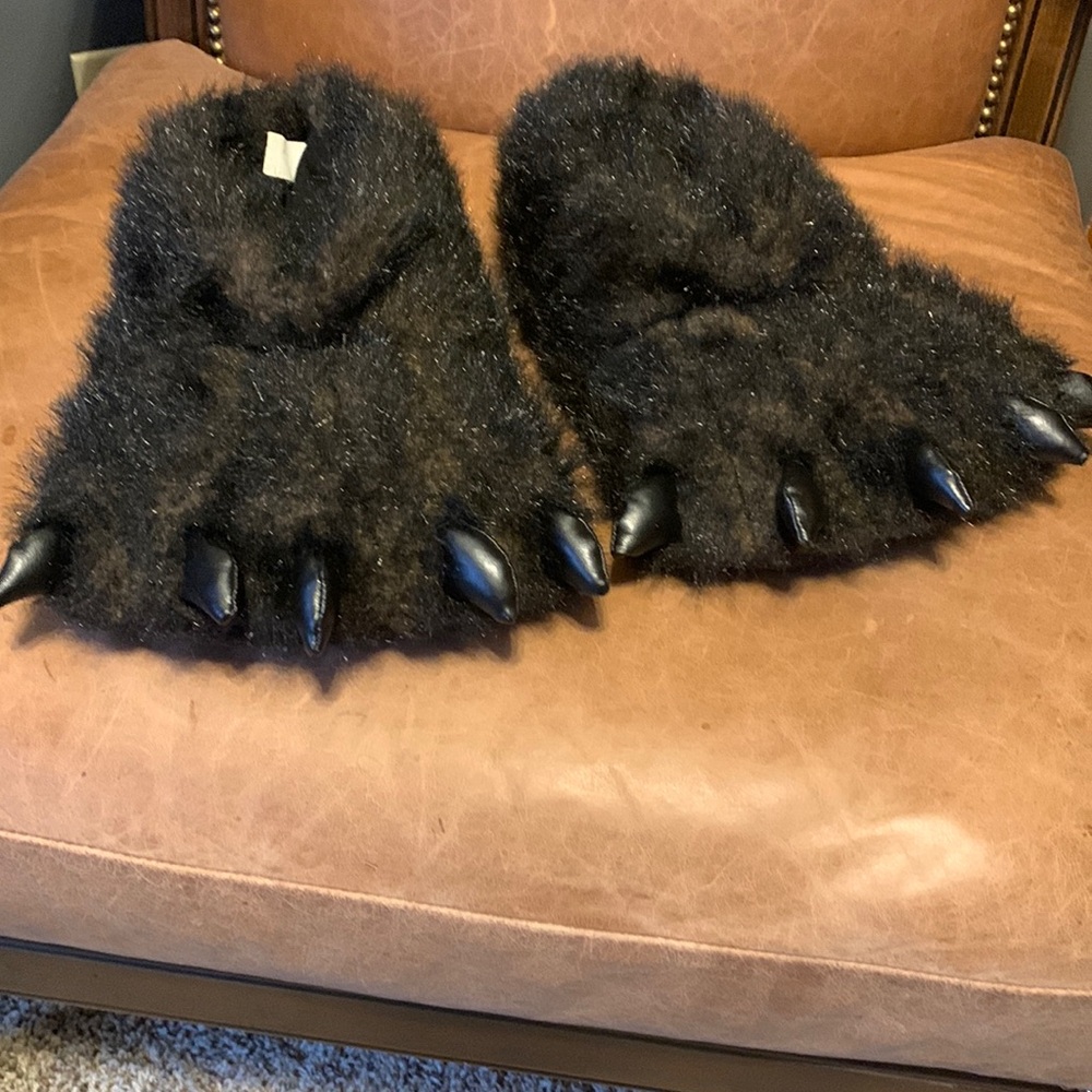 Big Foot / Bear claw Adult size slippers XL Size: 11-12